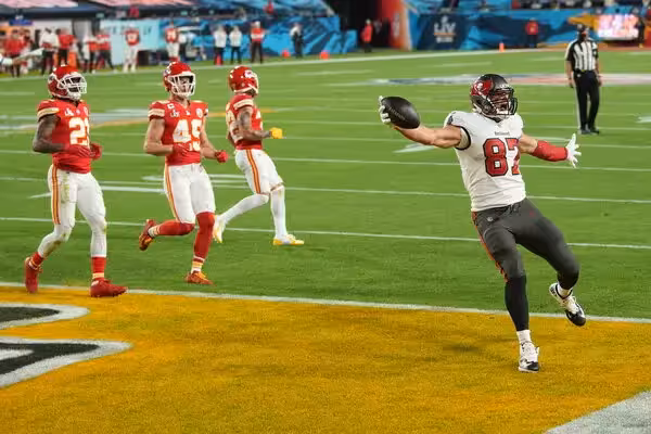 How Red Zone Efficiency Ratings Drive Live Point Spread Shifts in Football Betting